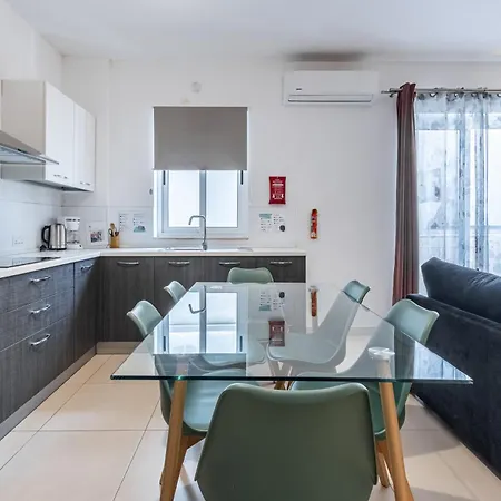 St Julians - Balluta 2 Bedroom Apartment *