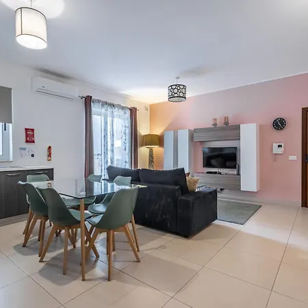 St Julians - Balluta 2 Bedroom Apartment *