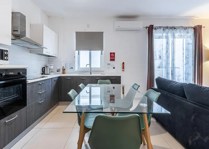 St Julians - Balluta 2 Bedroom Apartamento *