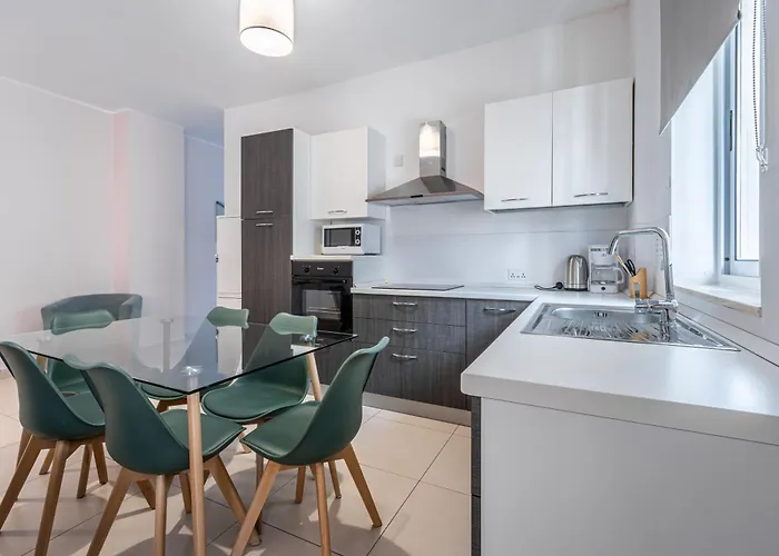 St Julians - Balluta 2 Bedroom Apartamento San Julián